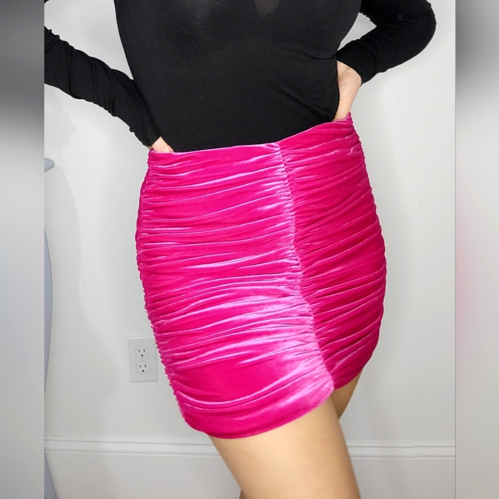 Zara Velvet Mini Skirt, Fuchsia/Hot Pink, Size Medium